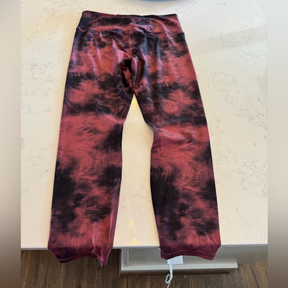 Athleta women’s Elation Ice Dye 7/8 Tight - Picture 2 of 3